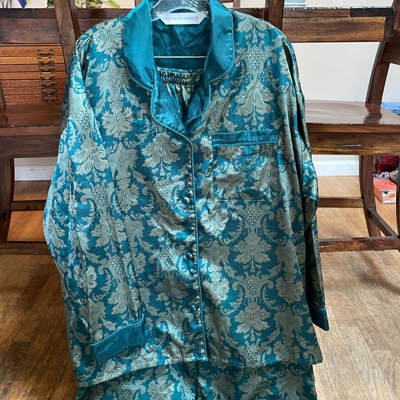 Victoria’s Secret vintage satin pajama set size large - Picture 2 of 8